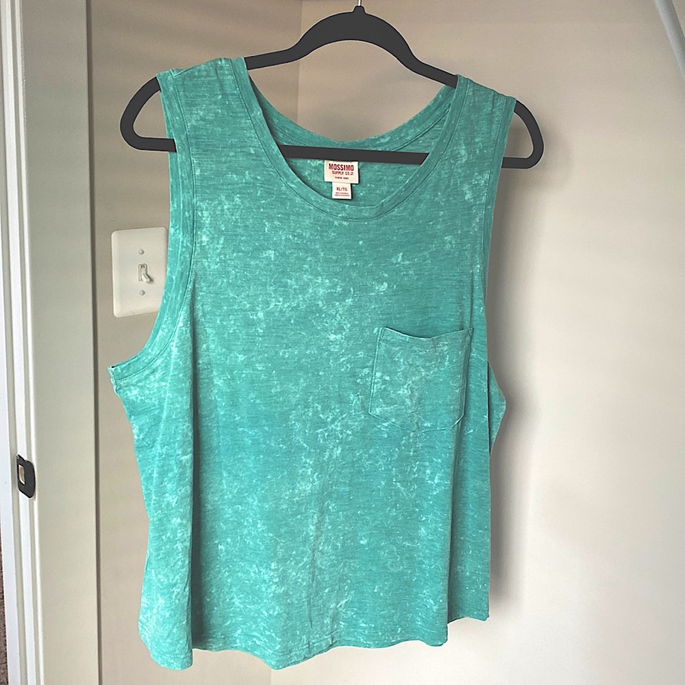 NWT Tank Top w/ Pocket Sz XL